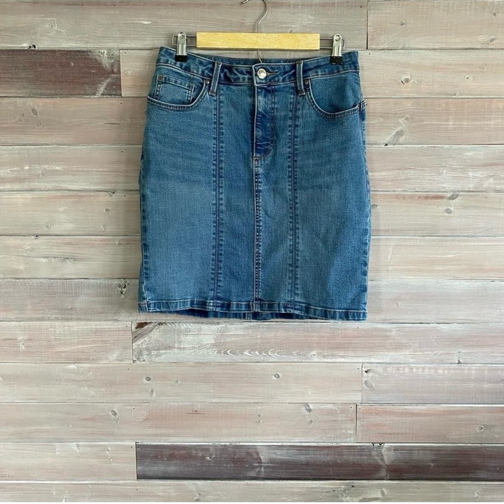 Lee rider slim fit Jean skirt size 4